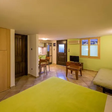 Mazourka Apartment *