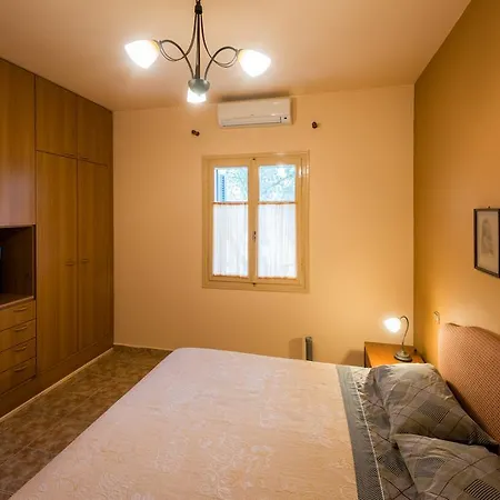 Mazourka Stavros (Ithaka)