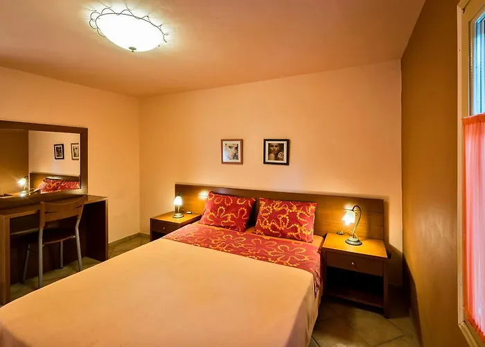 Mazourka * Stavros (Ithaka)